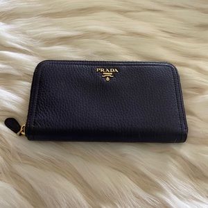 •Authentic• Prada Wallet